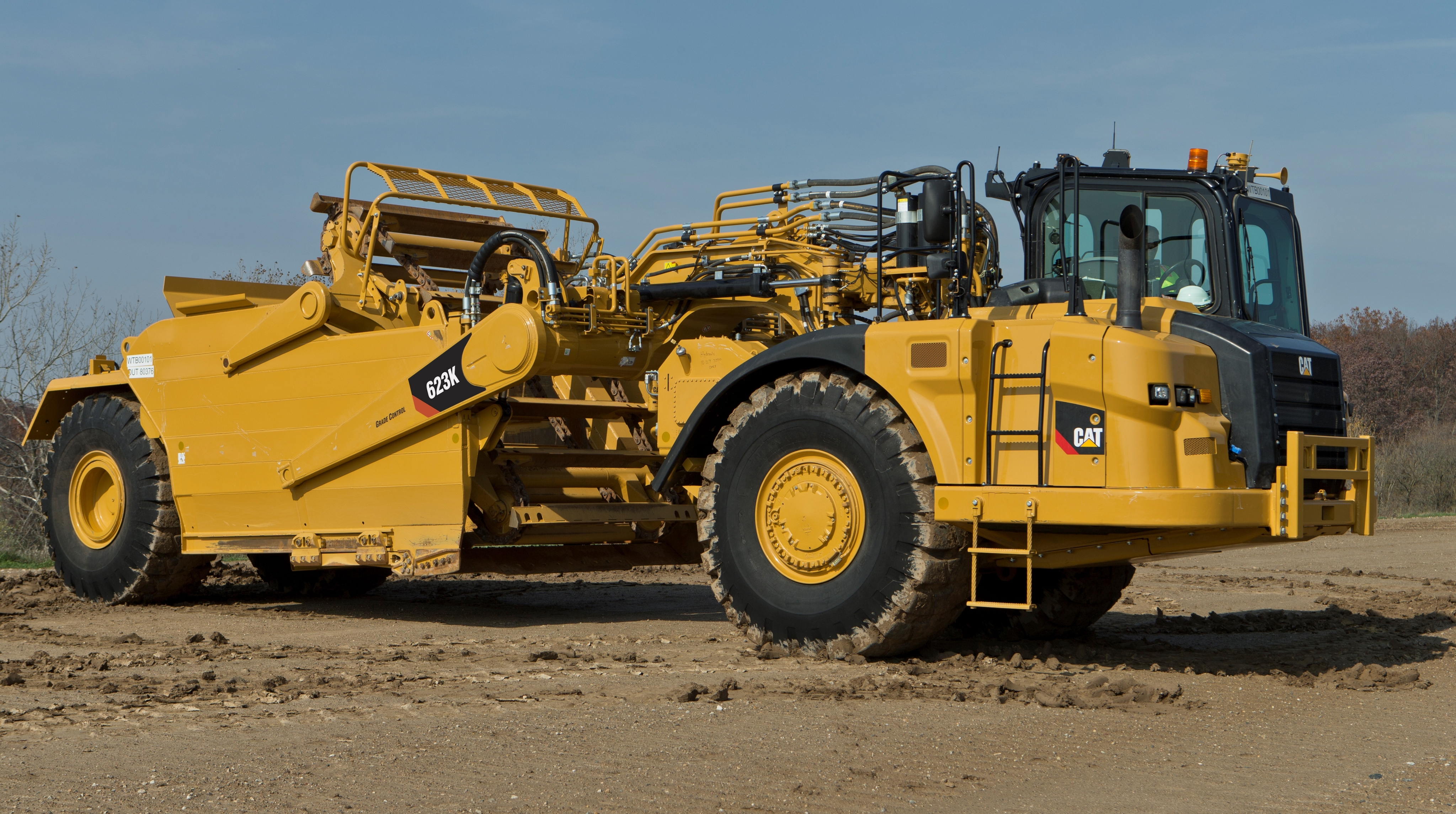 Вид самоходного. Скрепер Катерпиллер. Caterpillar 623k. Катерпиллер 623. Скрепер Caterpillar 637f.